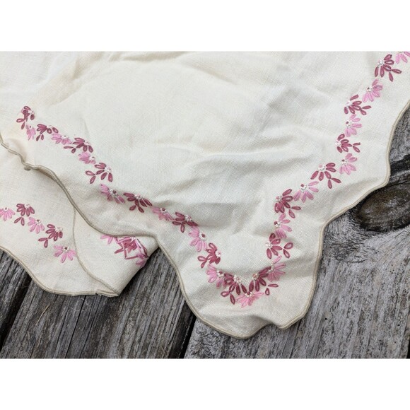 Vintage EMBROIDERED Rectangular Tablecloth Beige With Pink Floral + 6 Napkins - Picture 4 of 10